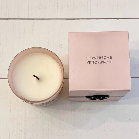 Viktor & Rolf Flowerbomb Scented Candle 5.82oz - Picture 9 of 12